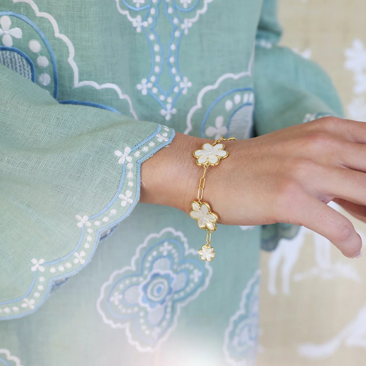 Eadie Oversized Bracelet - Image 2